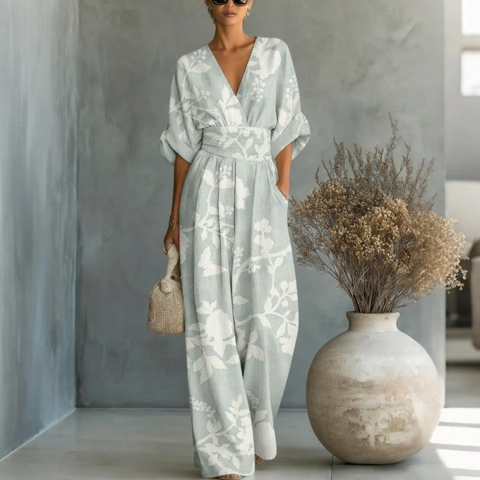 Novalie – Højtaljet jumpsuit med V-hals