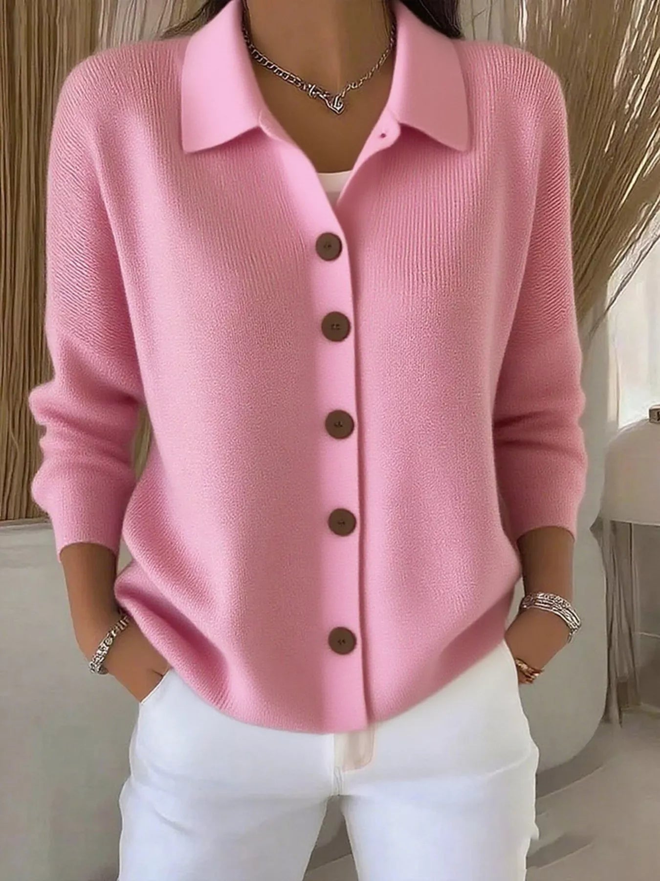 Mila™ – Elegant Striktrøje med Knapper