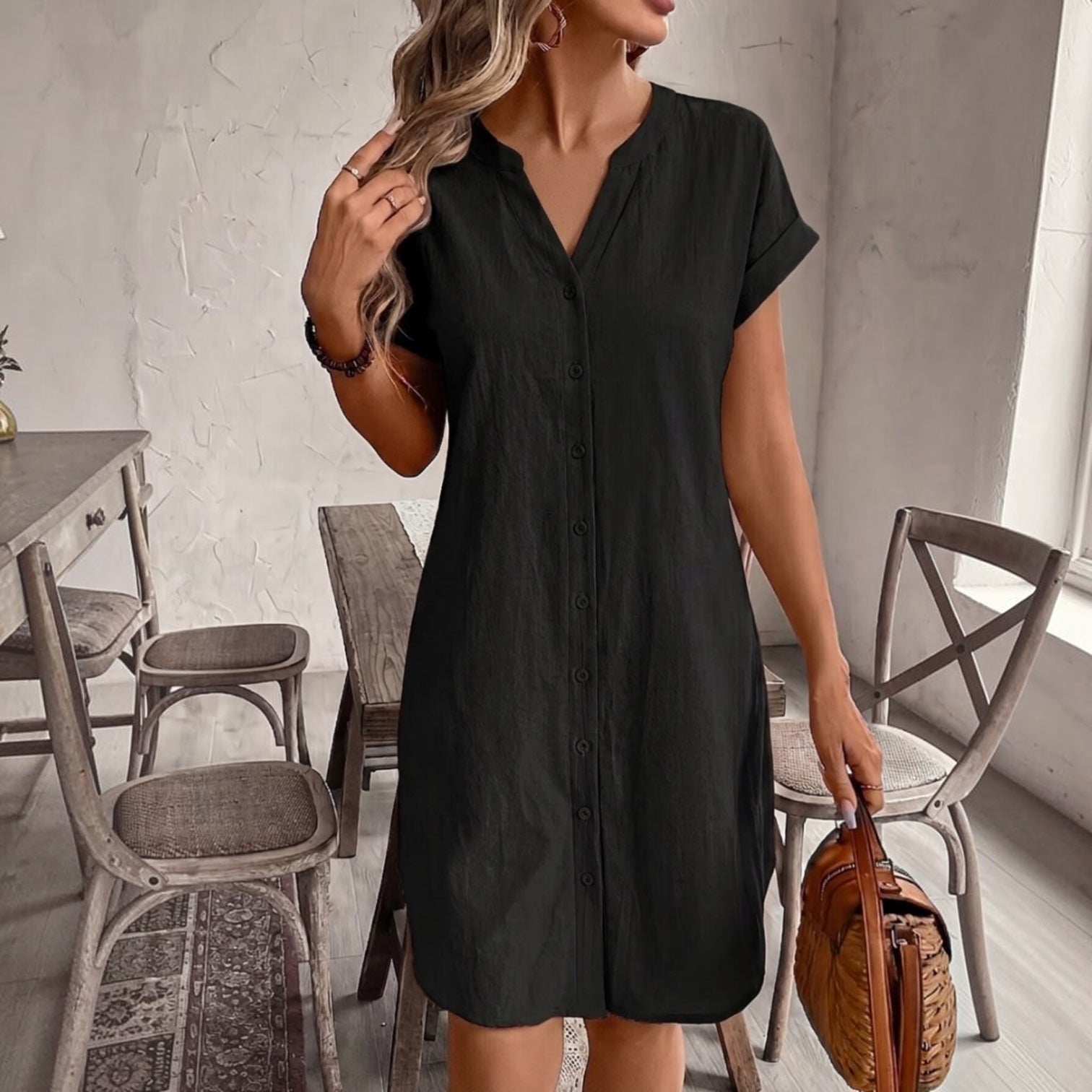 Nalya – Elegant skjortekjole med V-hals