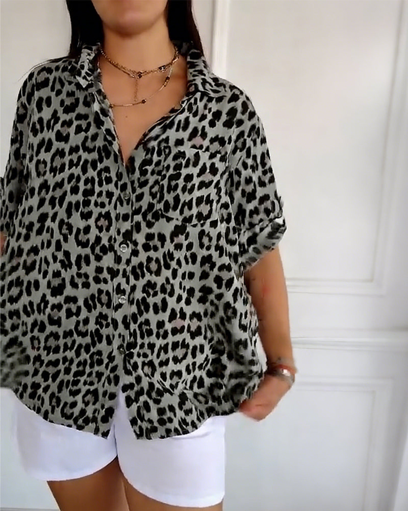 Moderigtige bluser med leopardmønster