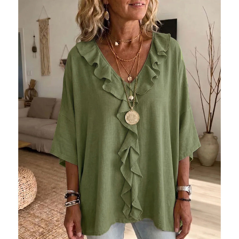 Camilla – Bluse med V-hals og volanter