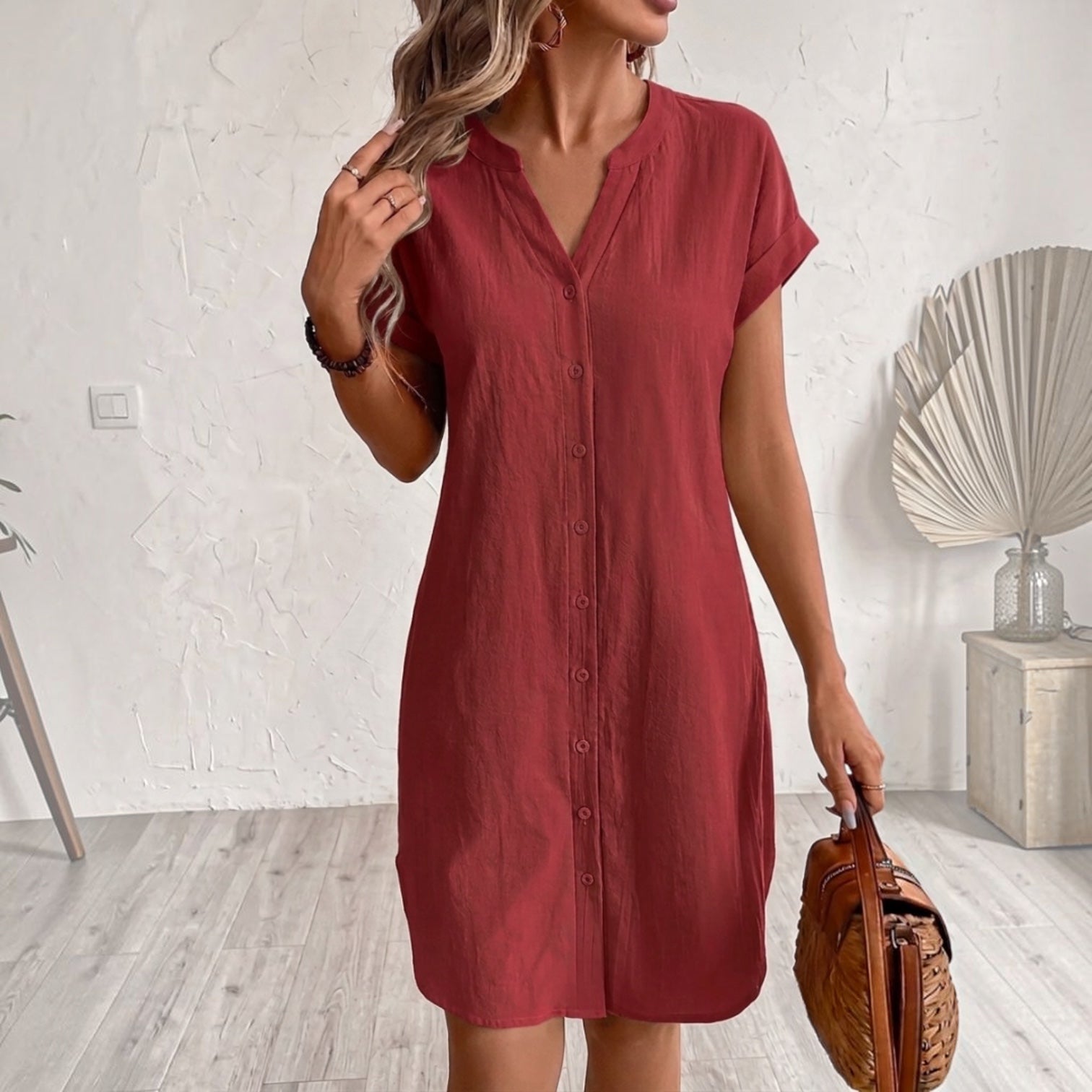 Nalya – Elegant skjortekjole med V-hals