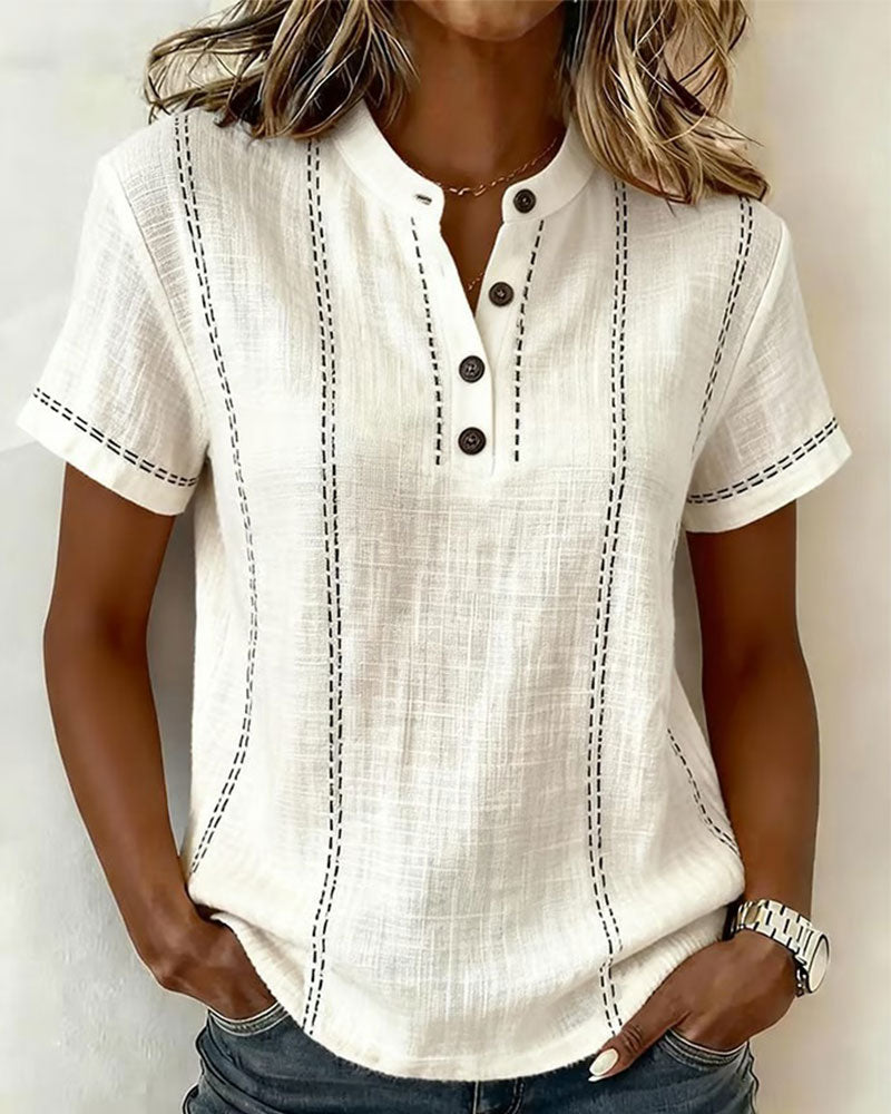Afslappet T-shirt med V-hals og knapper