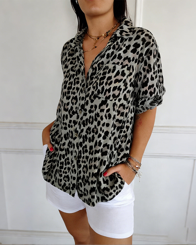 Moderigtige bluser med leopardmønster