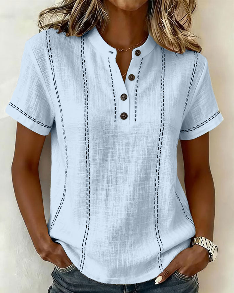 Afslappet T-shirt med V-hals og knapper