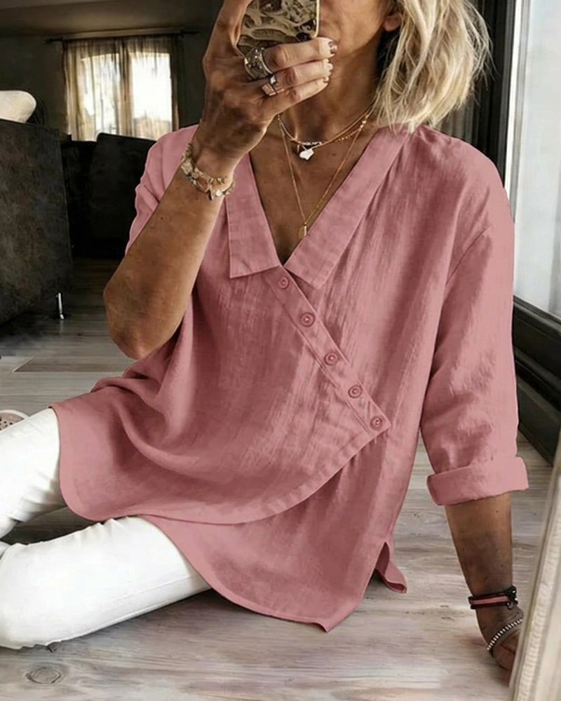 Asymmetrisk bluse med krave og diagonal knapning