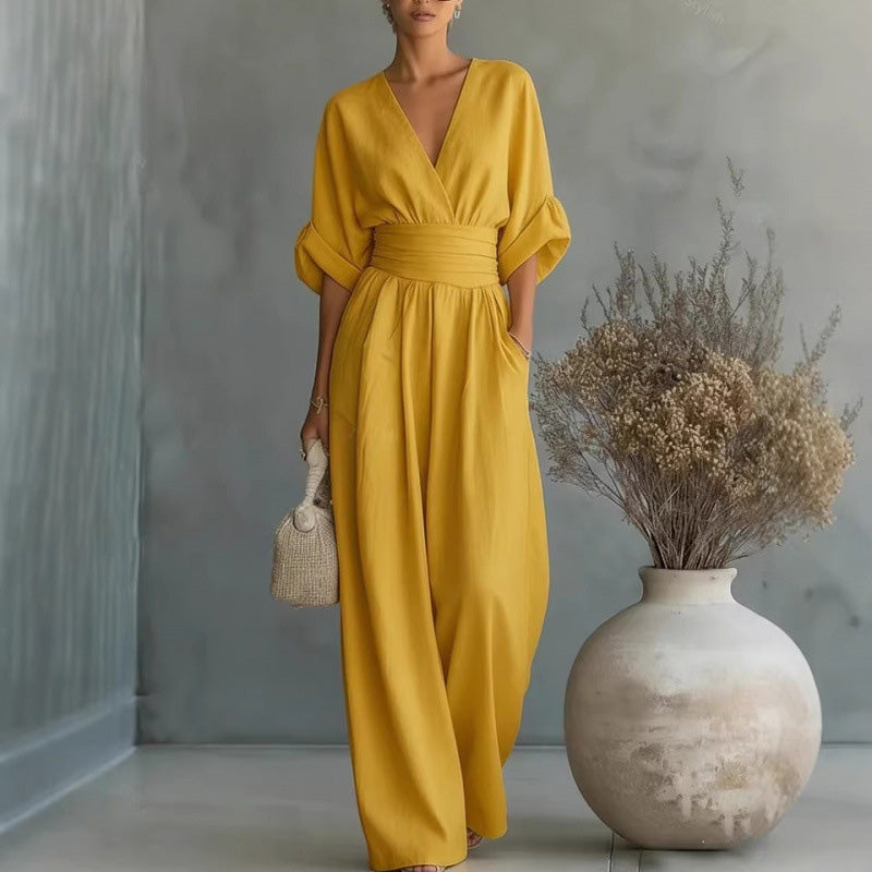 Novalie – Højtaljet jumpsuit med V-hals