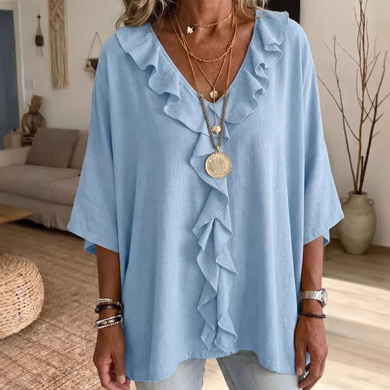 Camilla – Bluse med V-hals og volanter